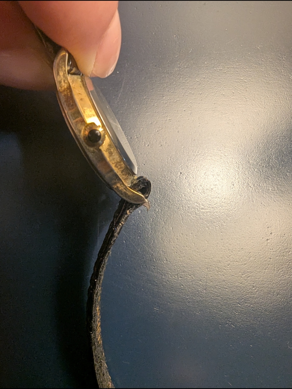 Vtg Gucci Gold Dial Black Leather Strap Watch Japan Mvmt - Picture 5 of 7